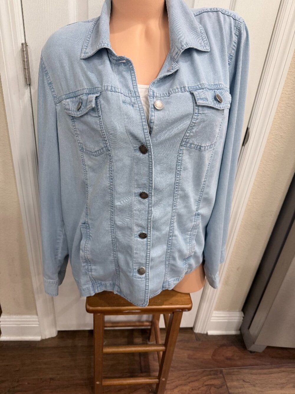 Villager Liz Claiborne 18W Tencel Chambray Denim Look Shirt Jacket Blue